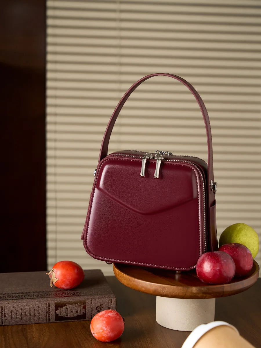 Bolsa Tiracolo Feminina de Couro Genuíno - Elegância e Praticidade