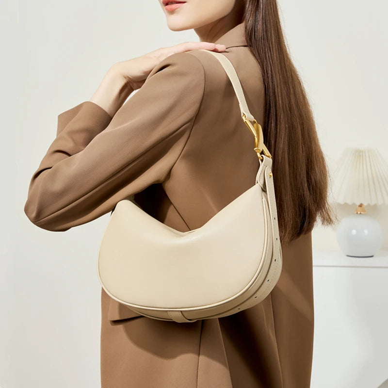Bolsa Tiracolo Meia Lua de Couro Genuíno Luxo