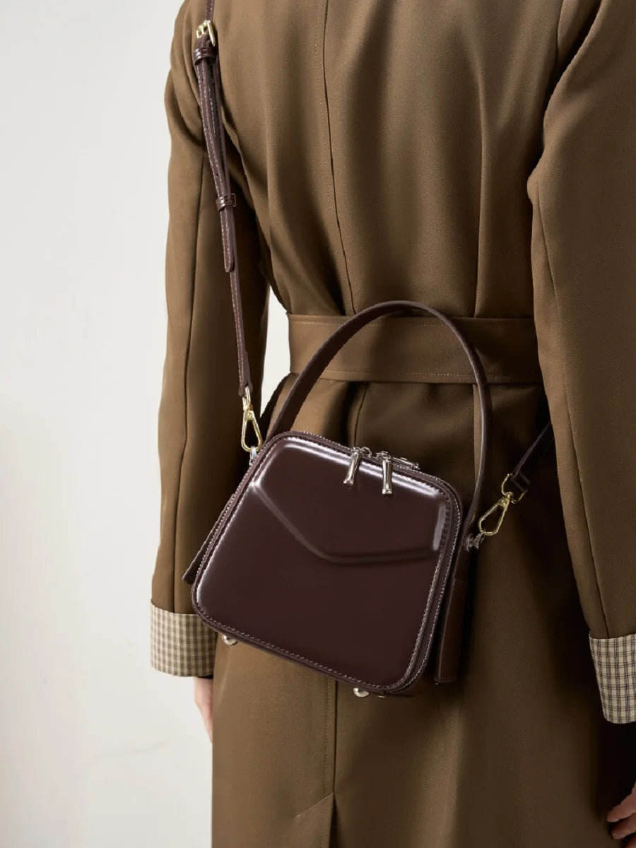 Bolsa Tiracolo Feminina de Couro Genuíno - Elegância e Praticidade