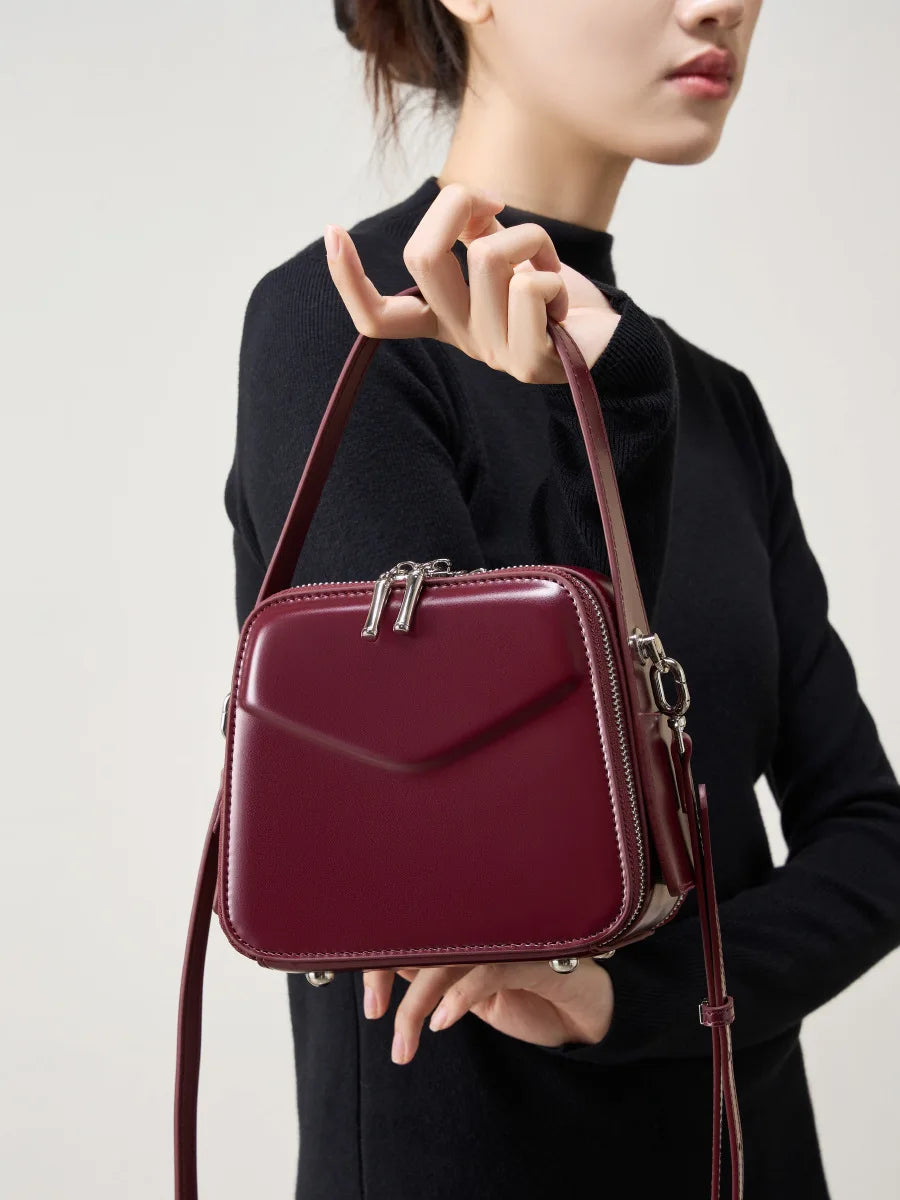 Bolsa Tiracolo Feminina de Couro Genuíno - Elegância e Praticidade