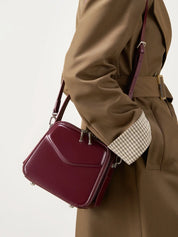 Bolsa Tiracolo Feminina de Couro Genuíno - Elegância e Praticidade