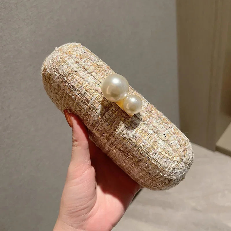Clutch de Pérolas e Tweed com Corrente